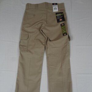 NWT DICKIES FLEX SLIM STRAIGHT KHAKI PANTS MENS 30X30 L482 (SPOT C PICS)